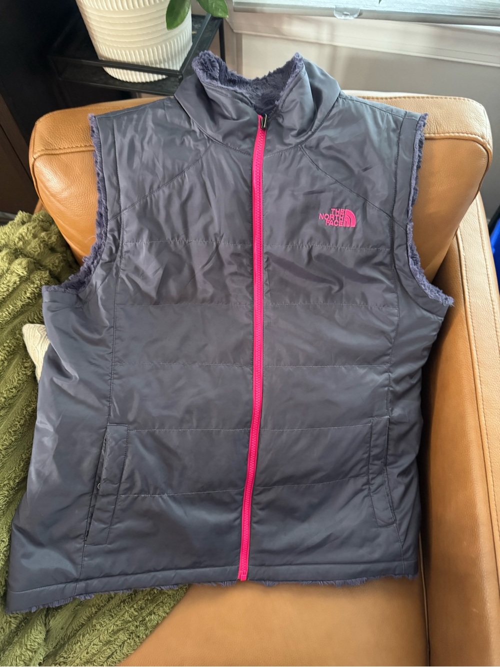 The North Face Mossbud Swirl Reversible Vest Grey Pink XL A7PZ